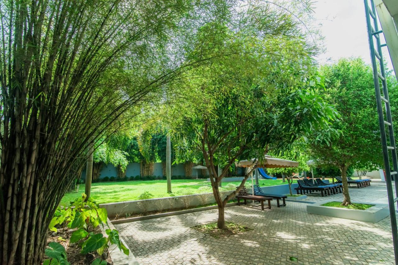 Royal Reach Udawalawe Hotel Kültér fotó